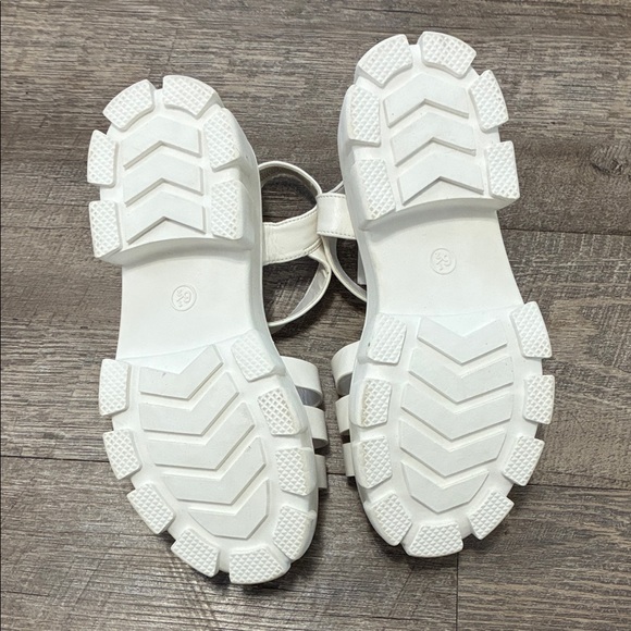 Wild Fable White Platform Sandals - Picture 4 of 4